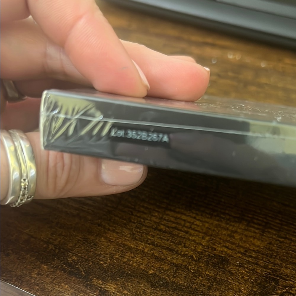 Makeup Revolution Cream and Brown Concealer Palette - Picture 5 of 5